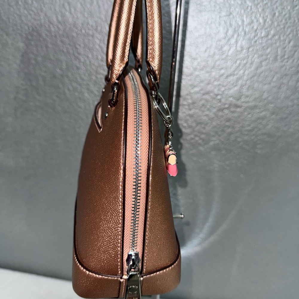Coach rose gold Leather Interior - Picture 4 of 17
